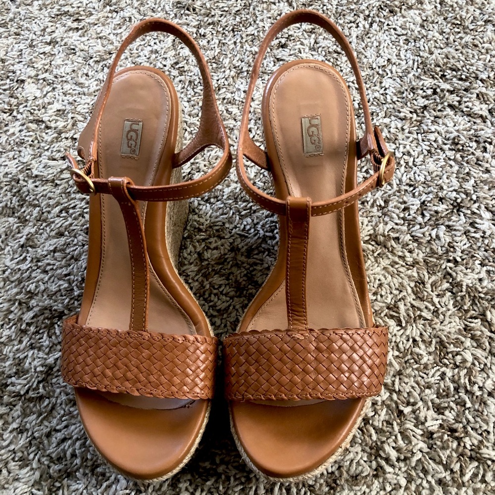 UGG Fitchie Wedge Sandals Chestnut